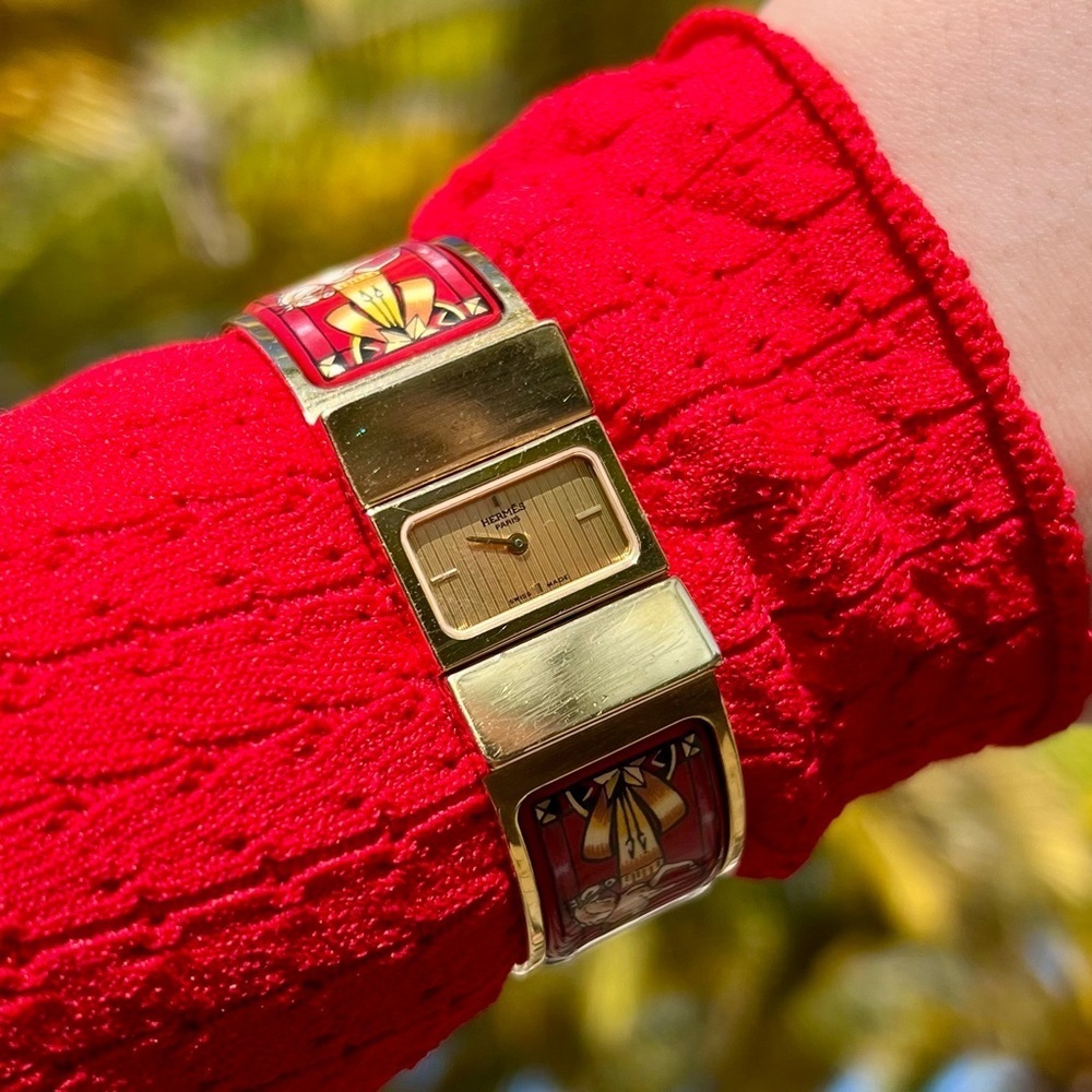Hermes Loquet Gold-Plated SS White Horses on Red Field Enamel Wristwatch - Picture 6 of 9